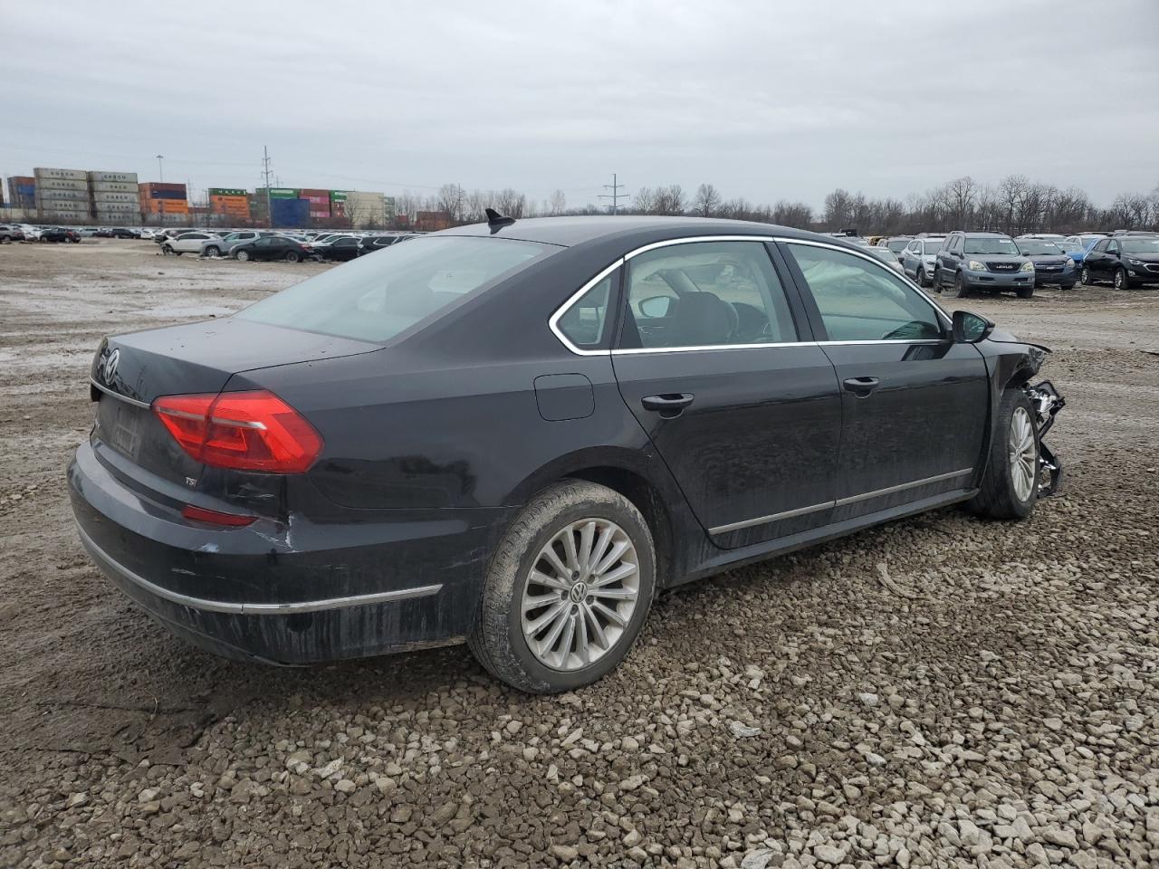 2016 Volkswagen Passat - Image 3