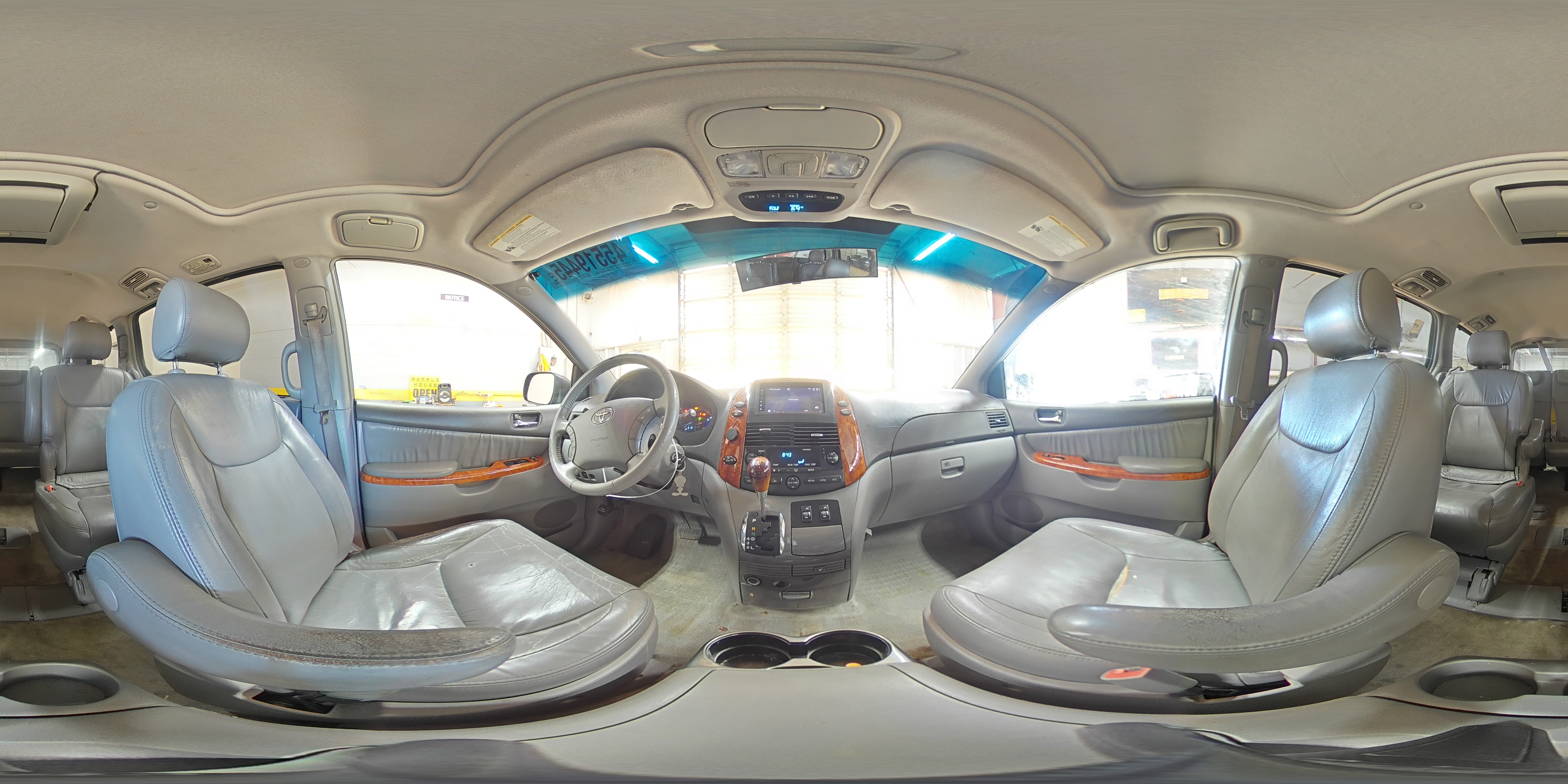 2008 Toyota Sienna - Image 13