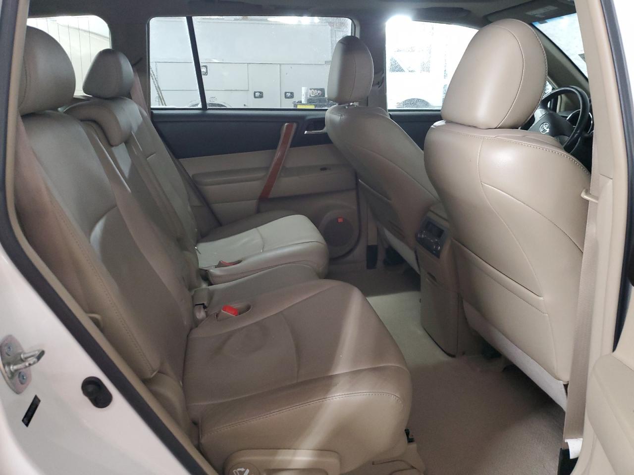 2010 Toyota Highlander - Image 11