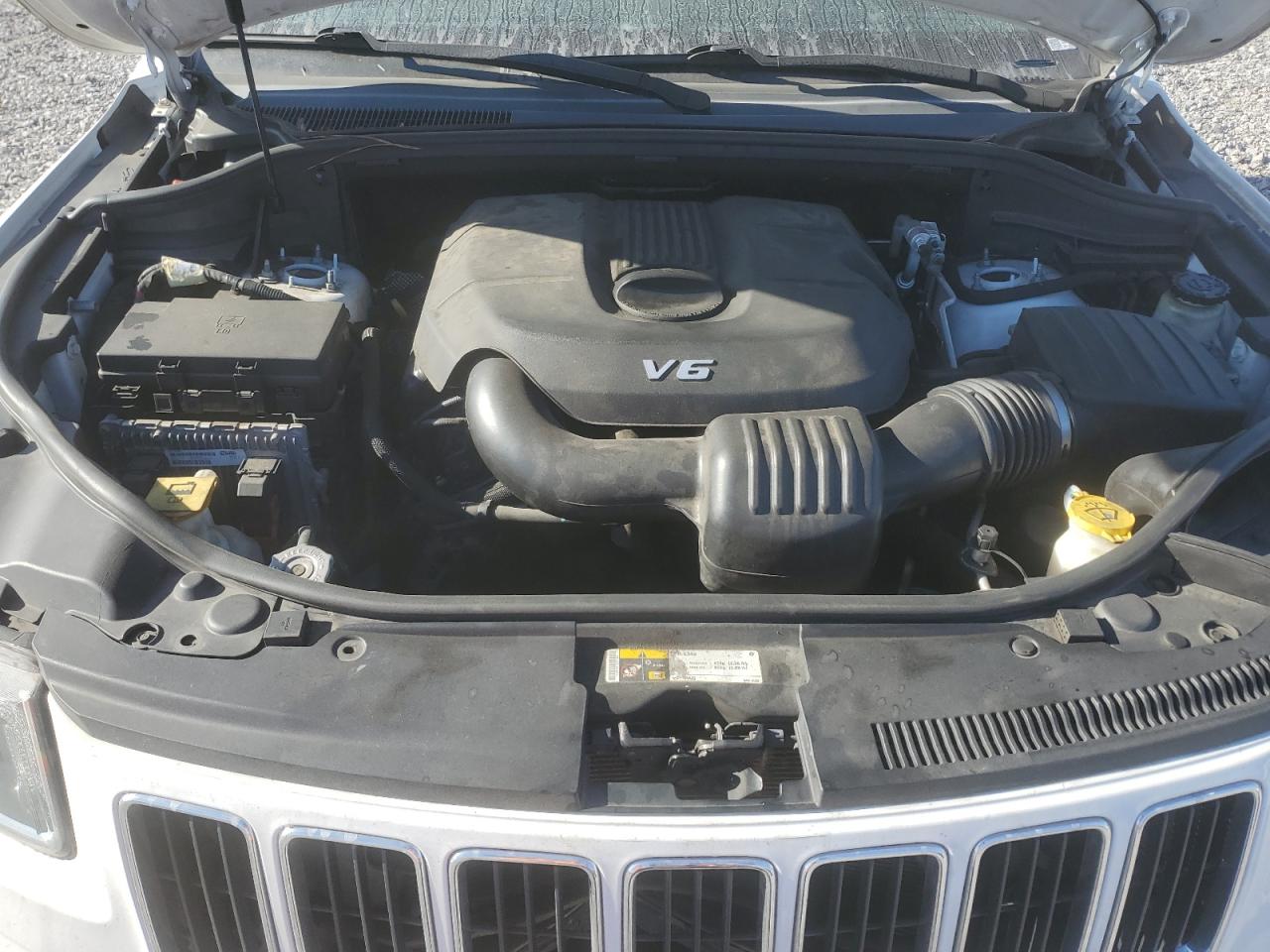 2014 Jeep Grand Cherokee - Image 13