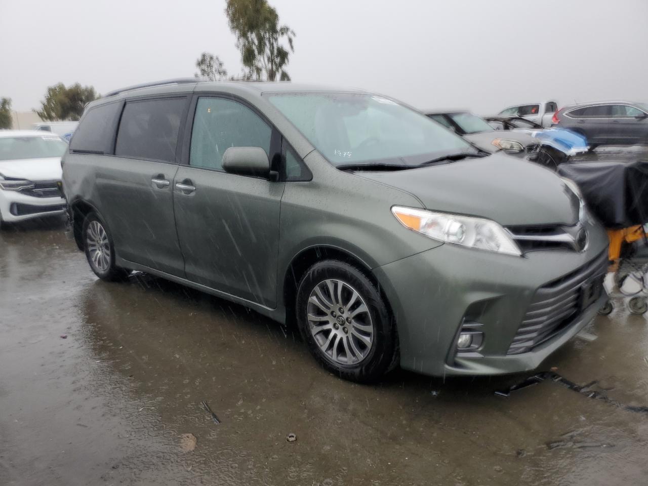 2019 Toyota Sienna - Image 4