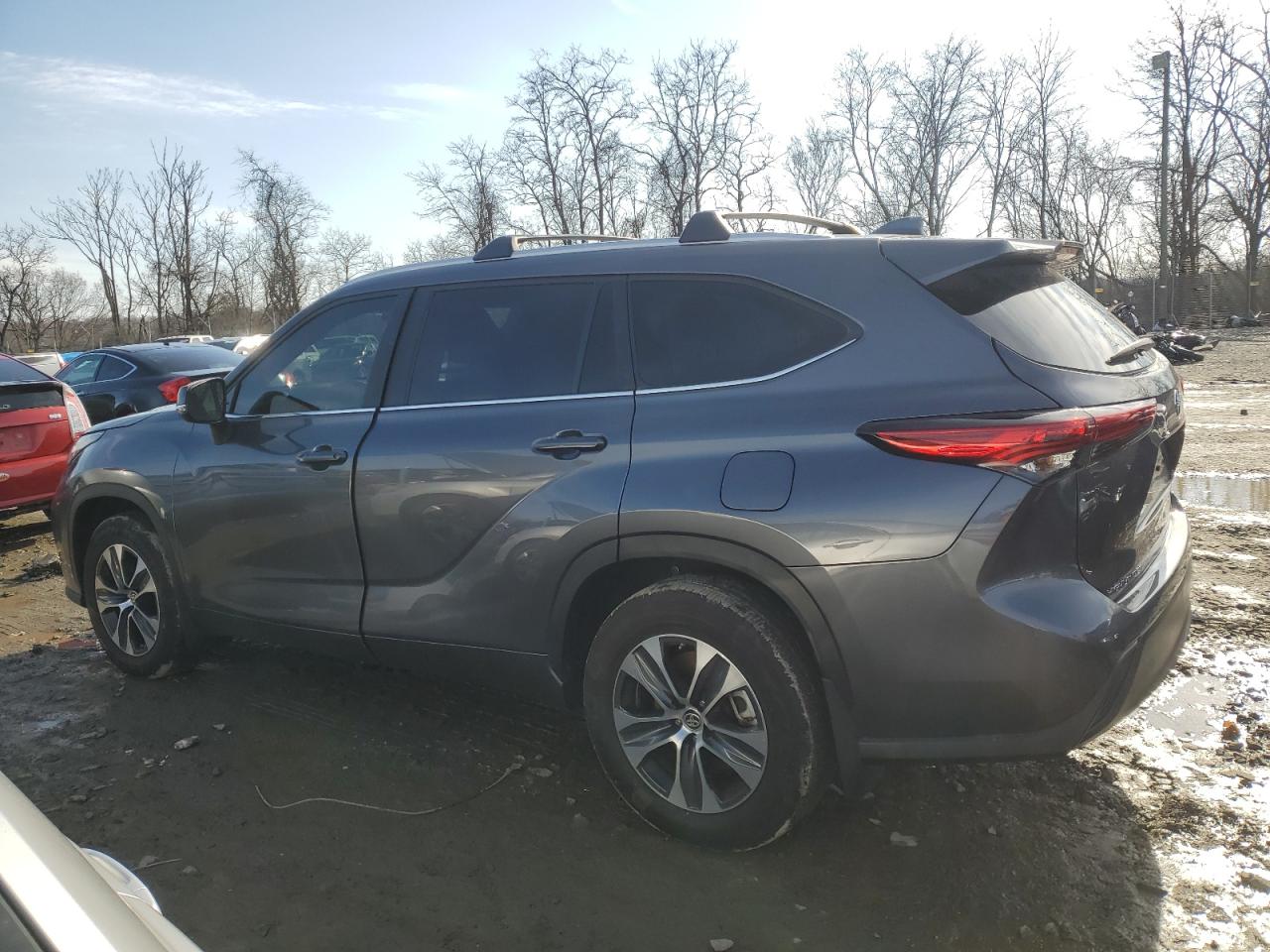 2023 Toyota Highlander - Image 2