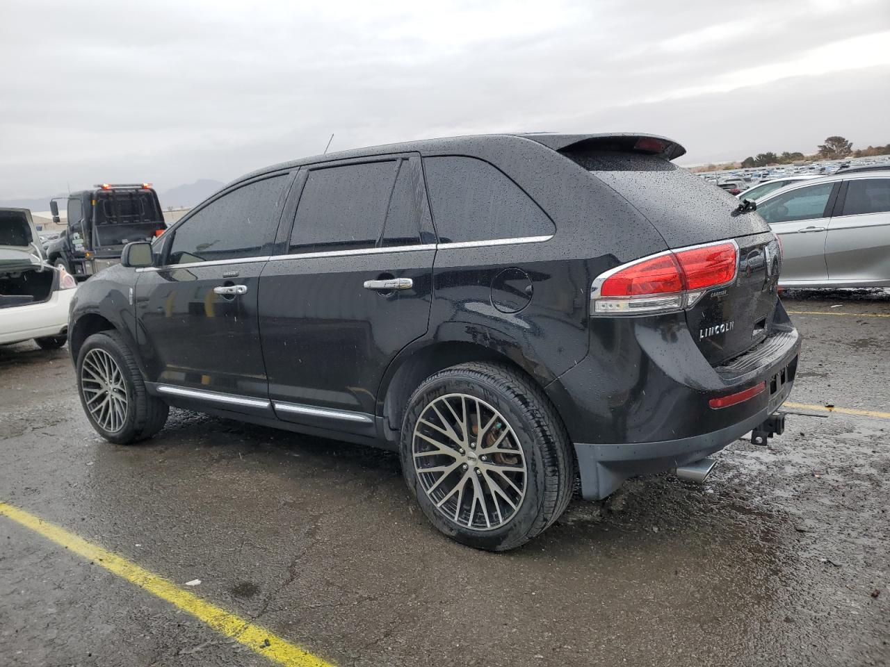 2011 Lincoln MKX - Image 2