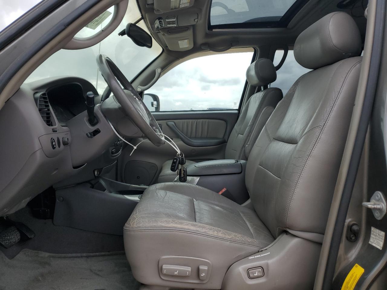 2004 Toyota Sequoia - Image 7