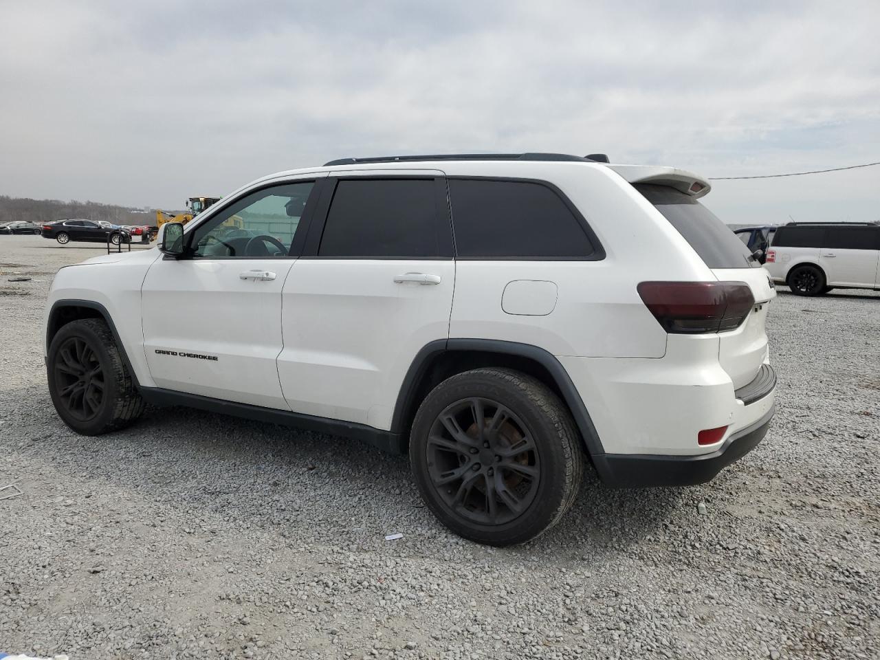 2015 Jeep Grand Cherokee - Image 2