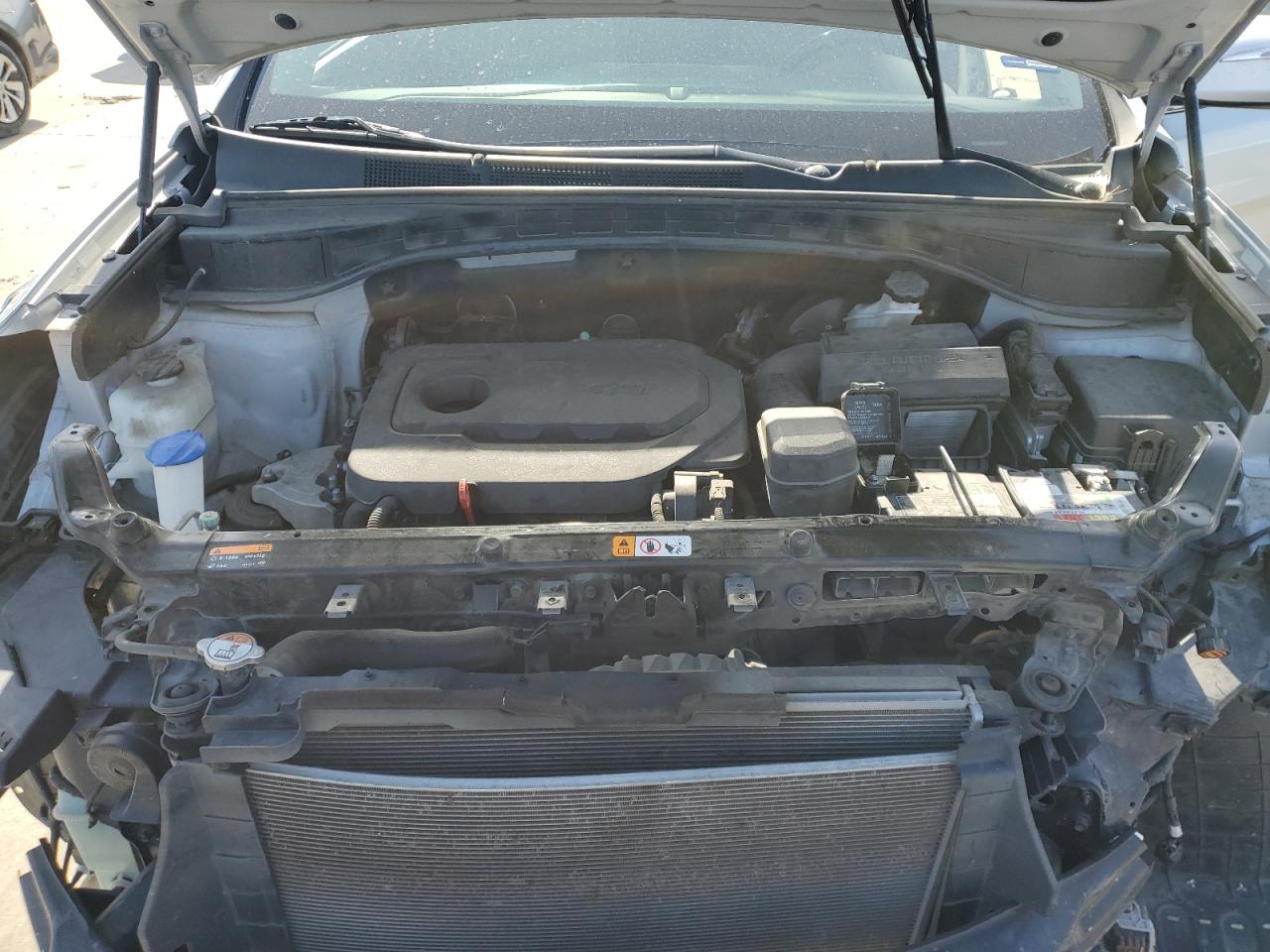 2017 Hyundai Santa Fe - Image 12