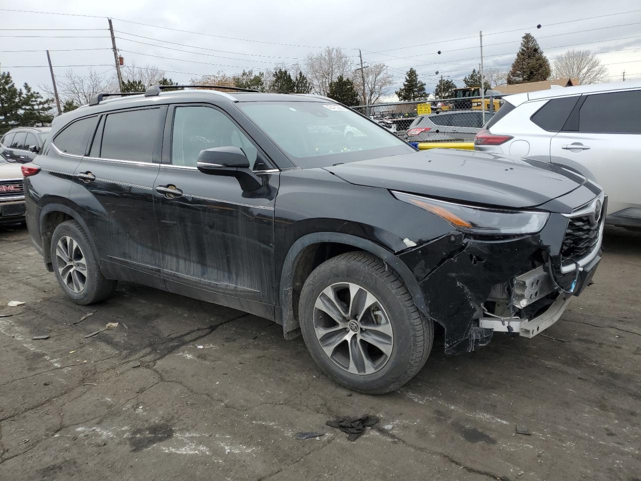 2022 Toyota Highlander - Image 4