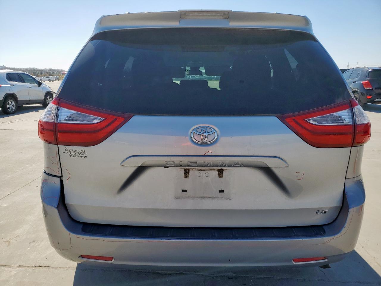 2018 Toyota Sienna - Image 6