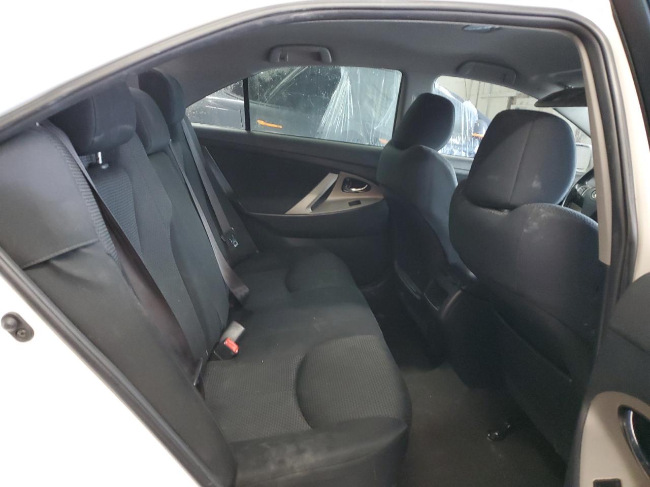 2009 Toyota Camry - Image 10