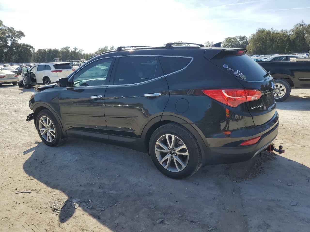 2016 Hyundai Santa Fe - Image 2