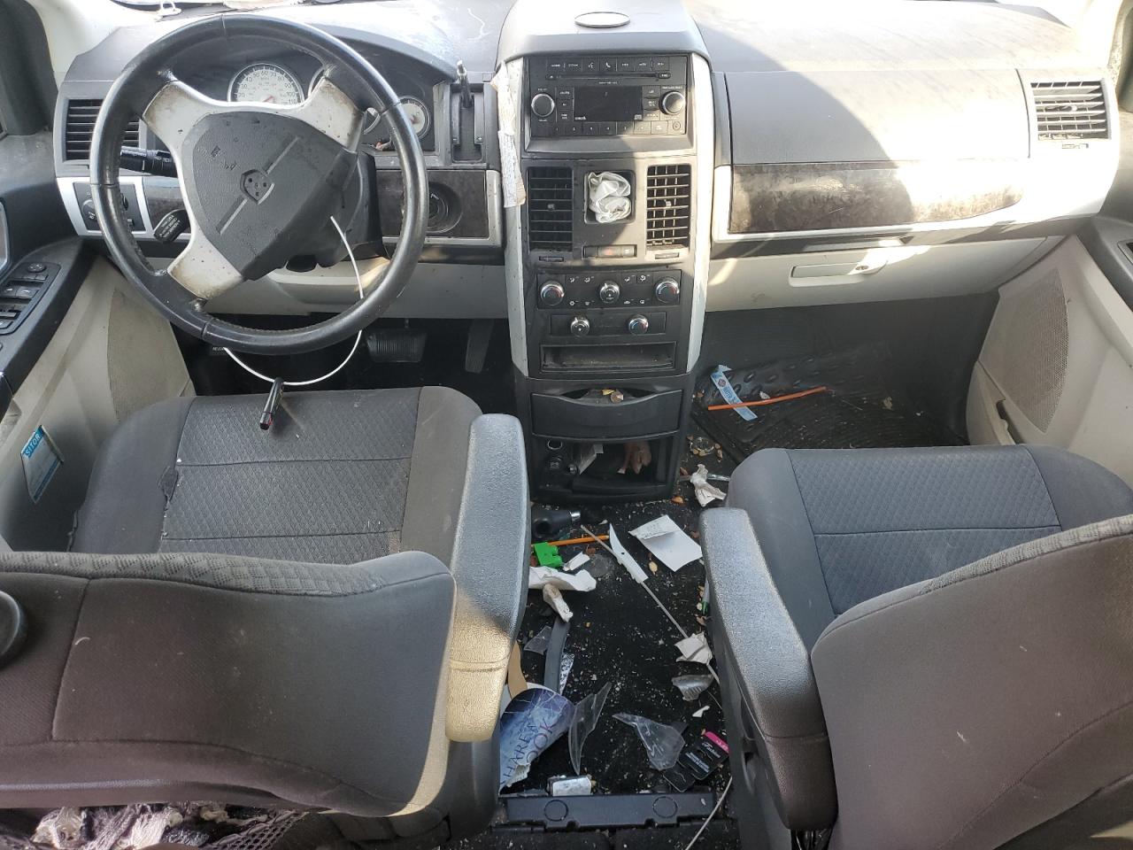 2010 Dodge Caravan - Image 8