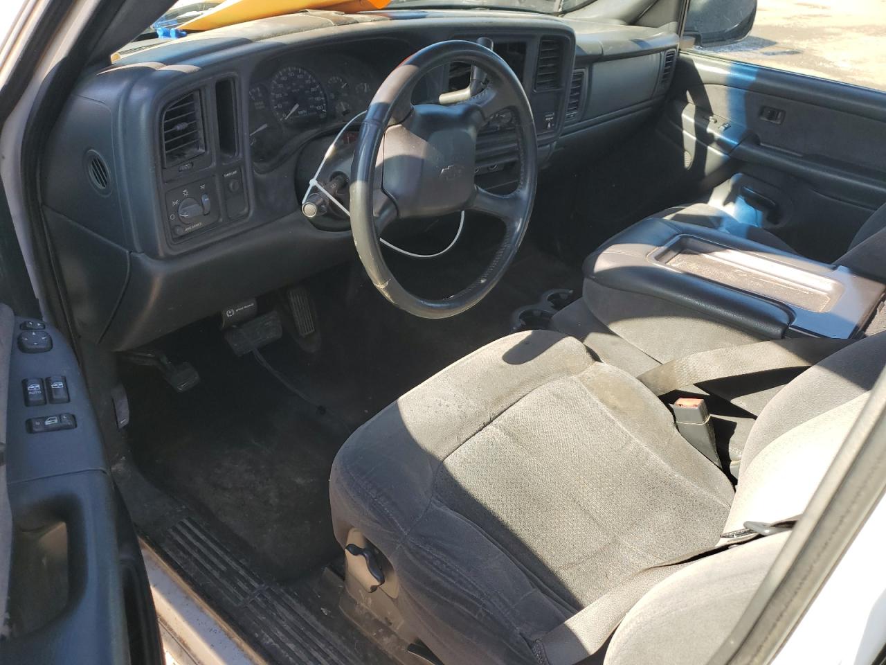 2002 Chevrolet Silverado - Image 8