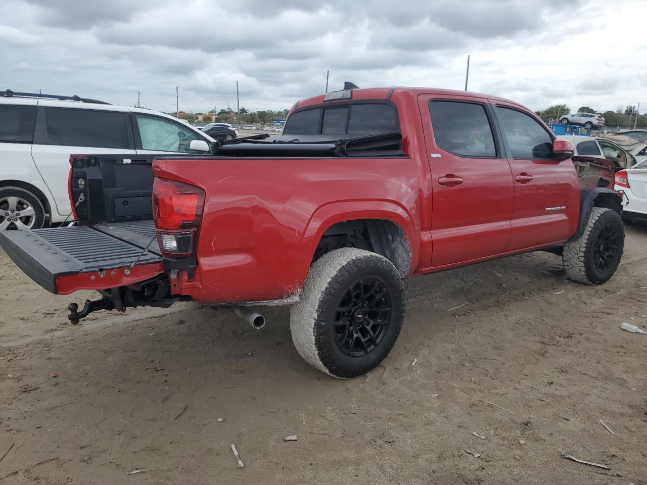 2016 Toyota Tacoma - Image 3