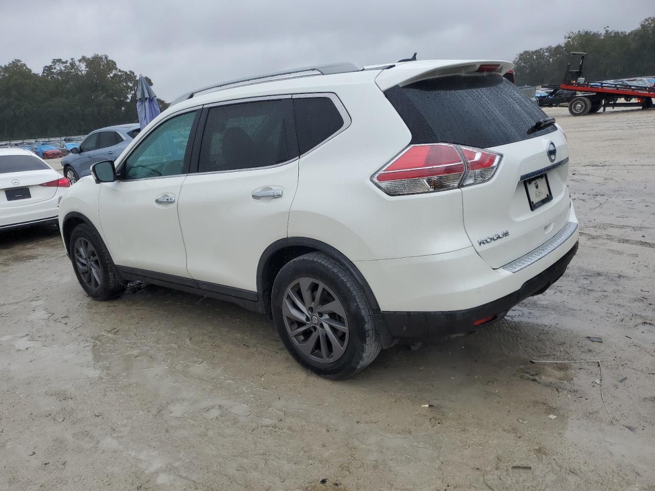2016 Nissan Rogue - Image 2