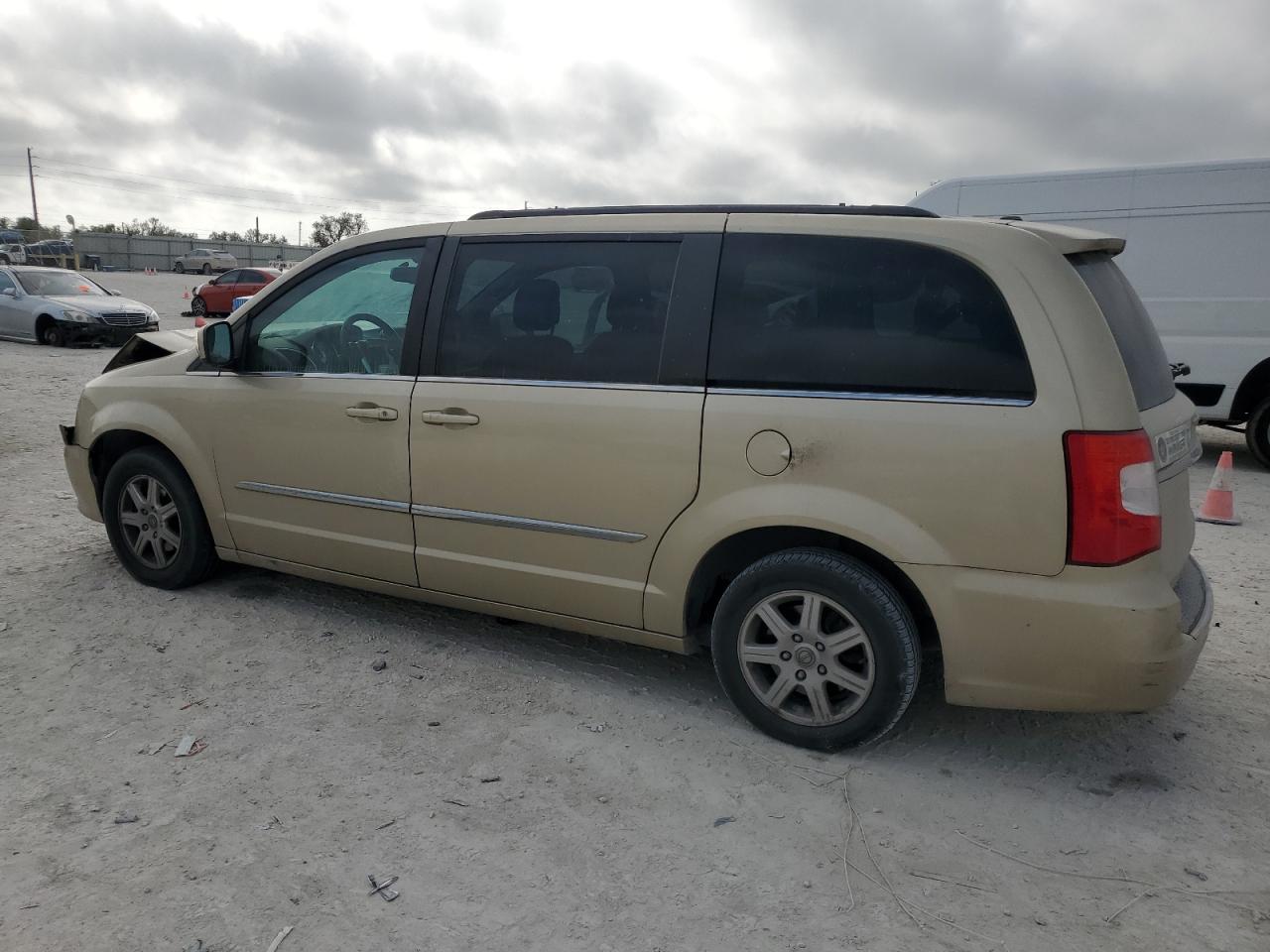 2011 Chrysler Town & Country - Image 2