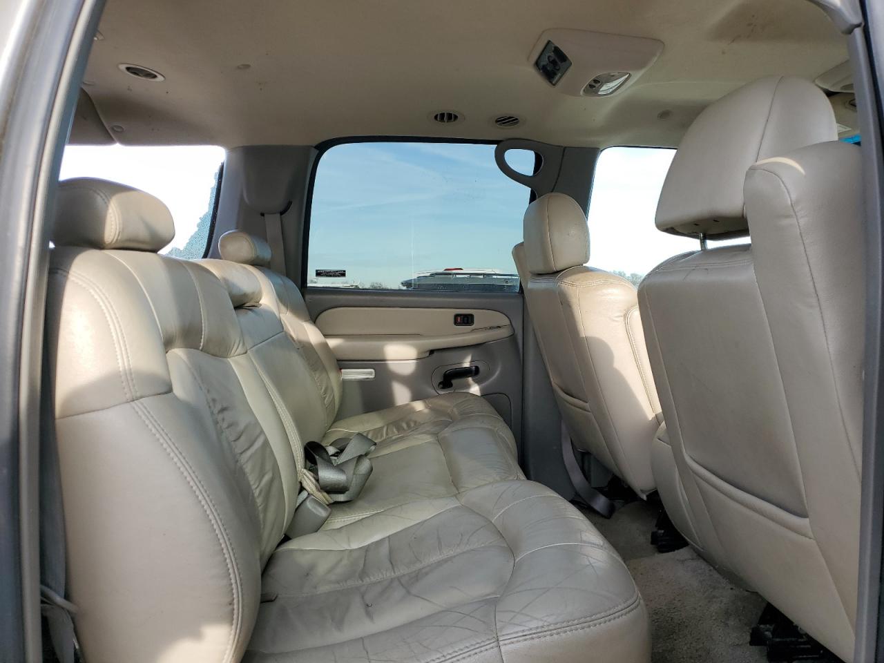 2002 Chevrolet Suburban - Image 12