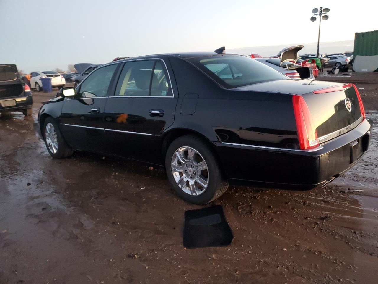 2011 Cadillac DTS - Image 2