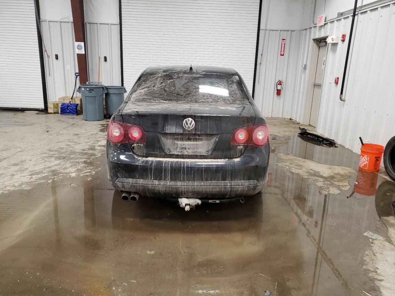 2010 Volkswagen Jetta - Image 6