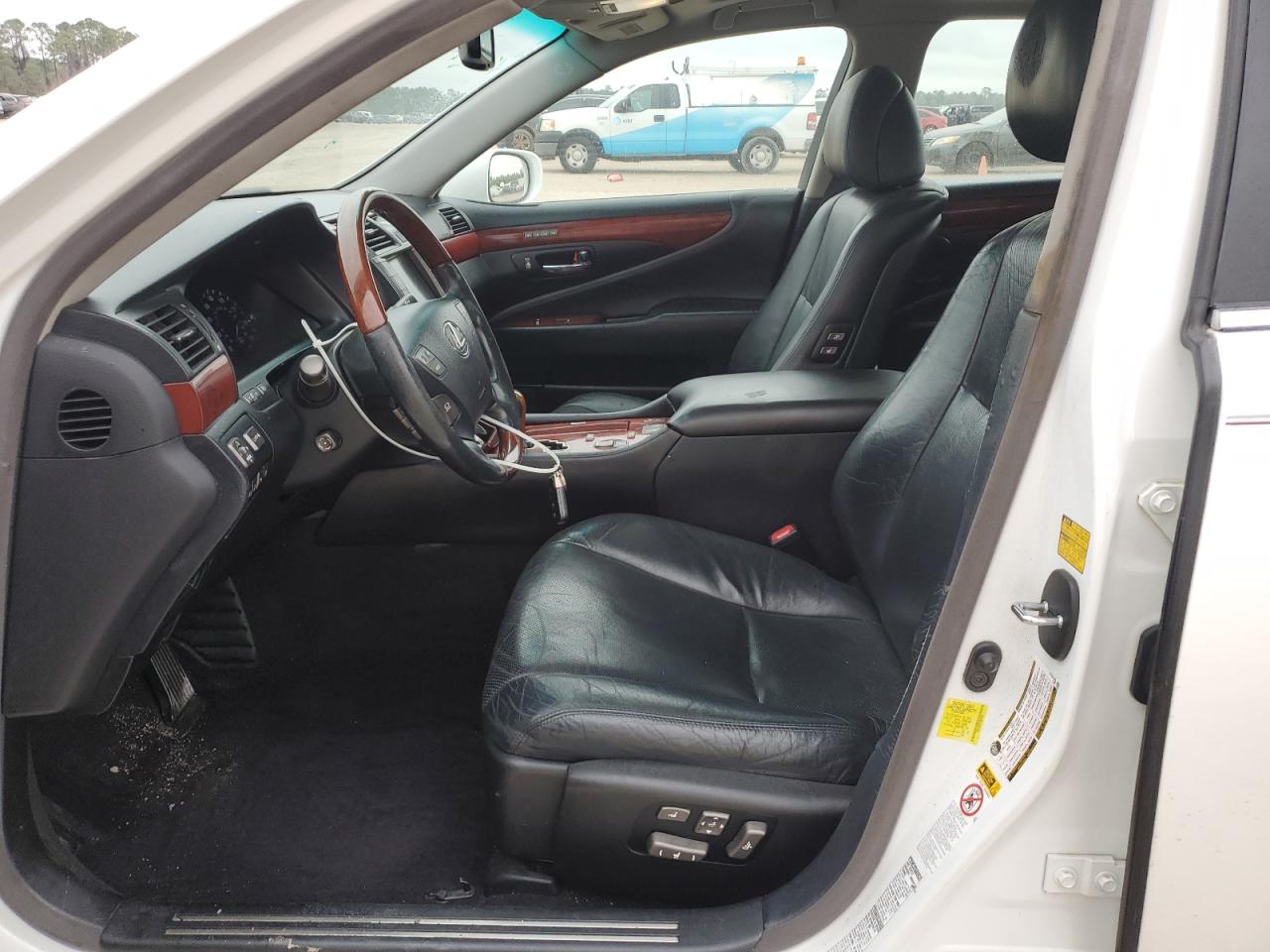 2012 Lexus LS - Image 7
