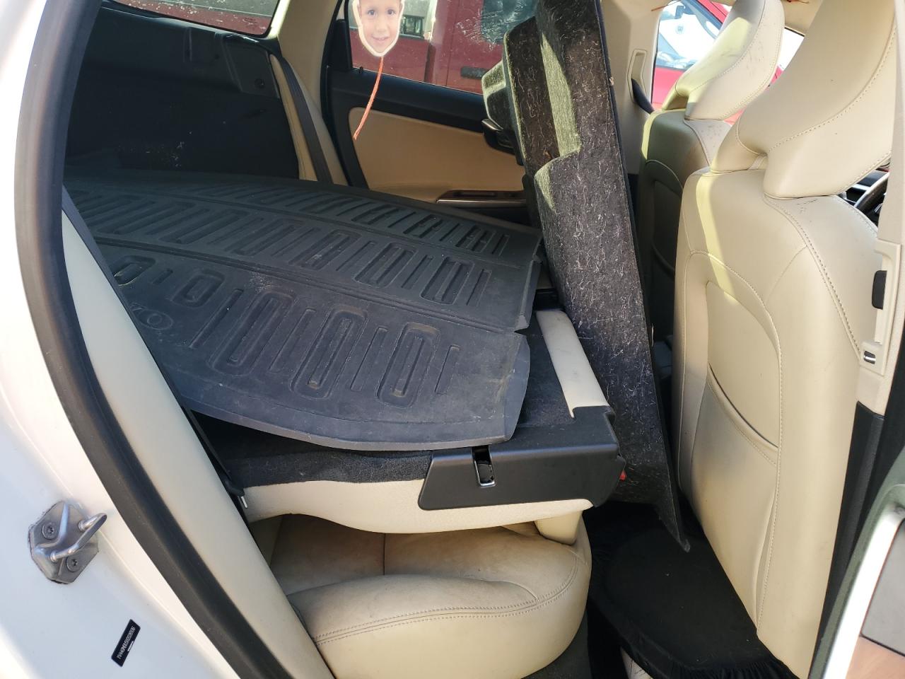 2017 Volvo XC60 - Image 11