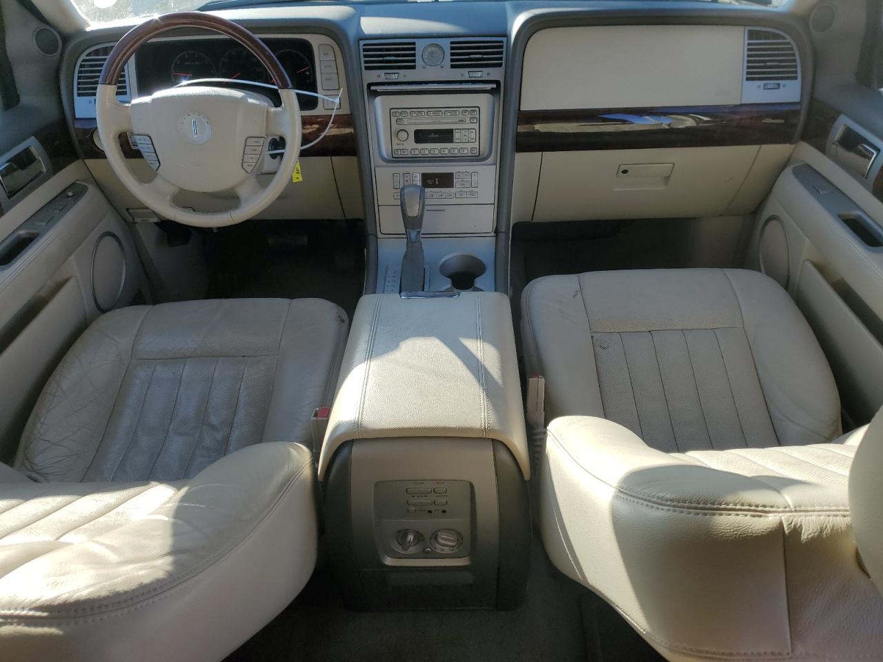 2004 Lincoln Navigator - Image 8