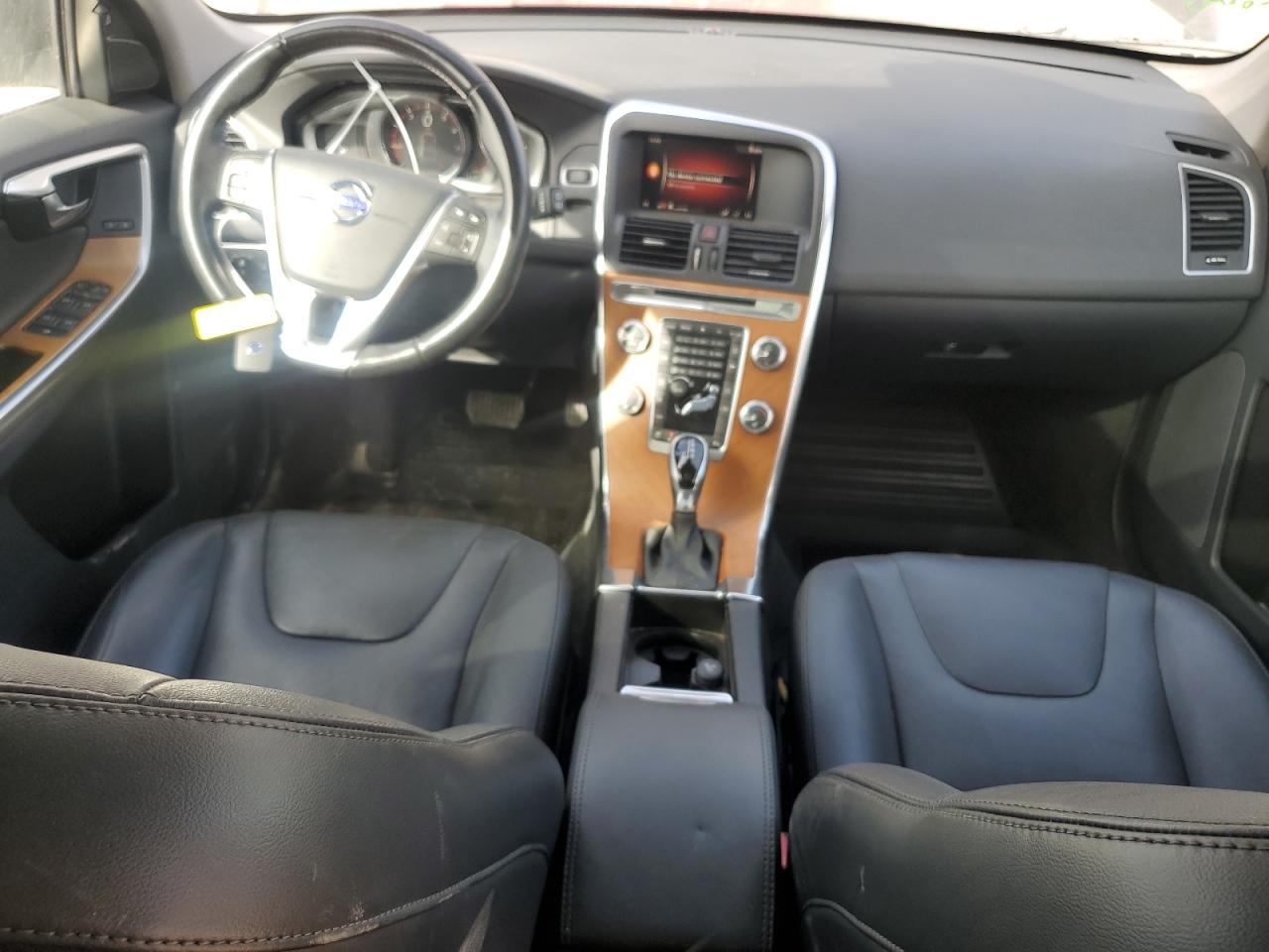 2017 Volvo XC60 - Image 8