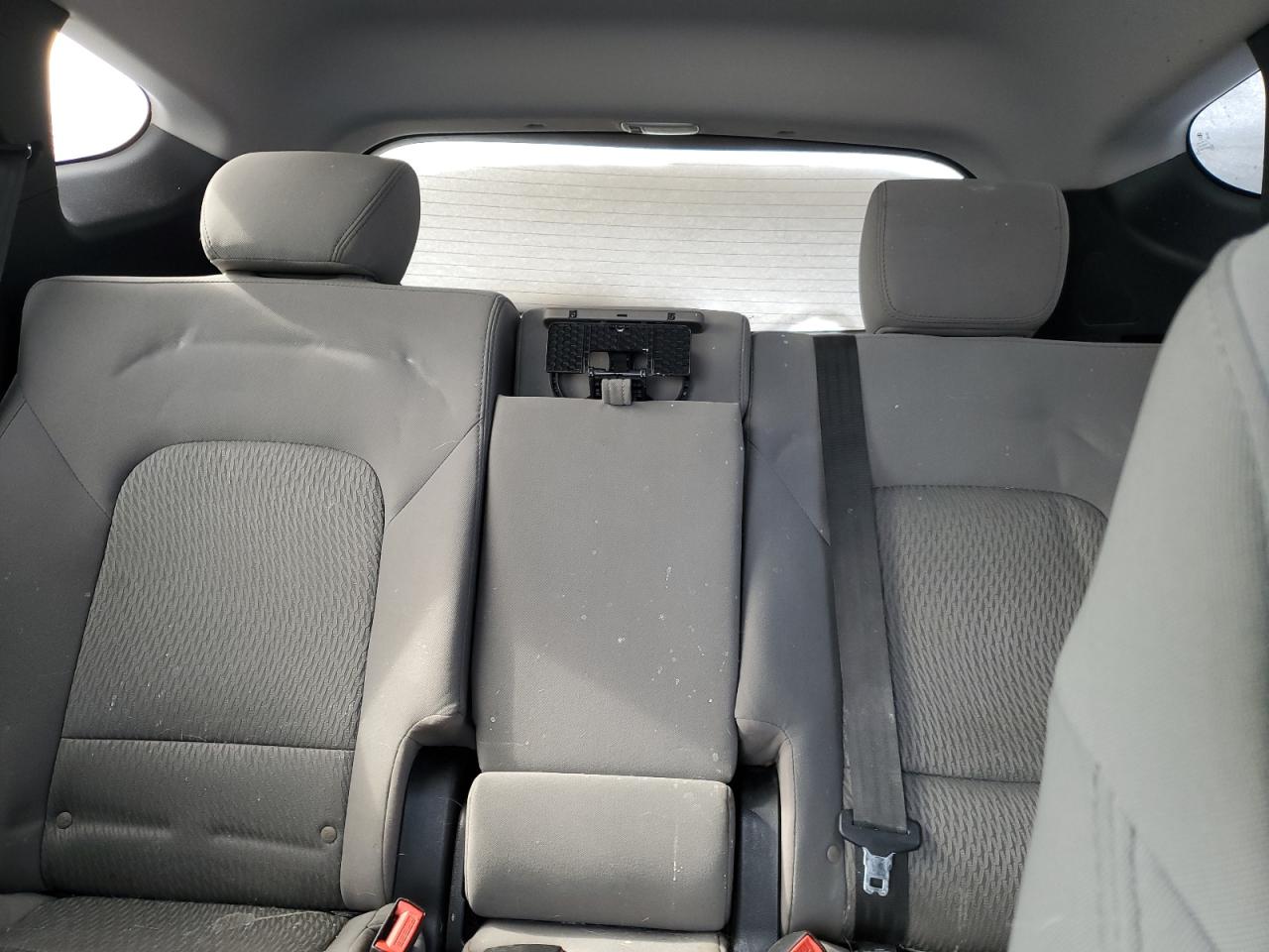 2016 Hyundai Santa Fe - Image 10