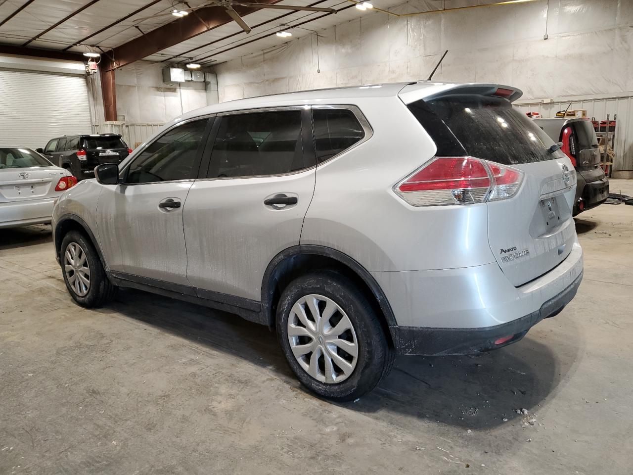 2016 Nissan Rogue - Image 2