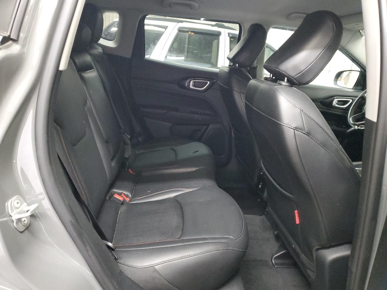 2022 Jeep Compass - Image 11