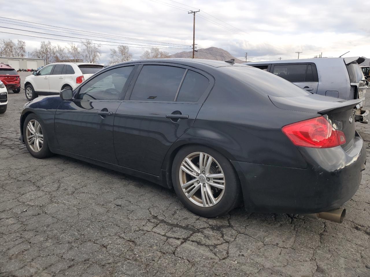 2015 Infiniti Q40 - Image 2