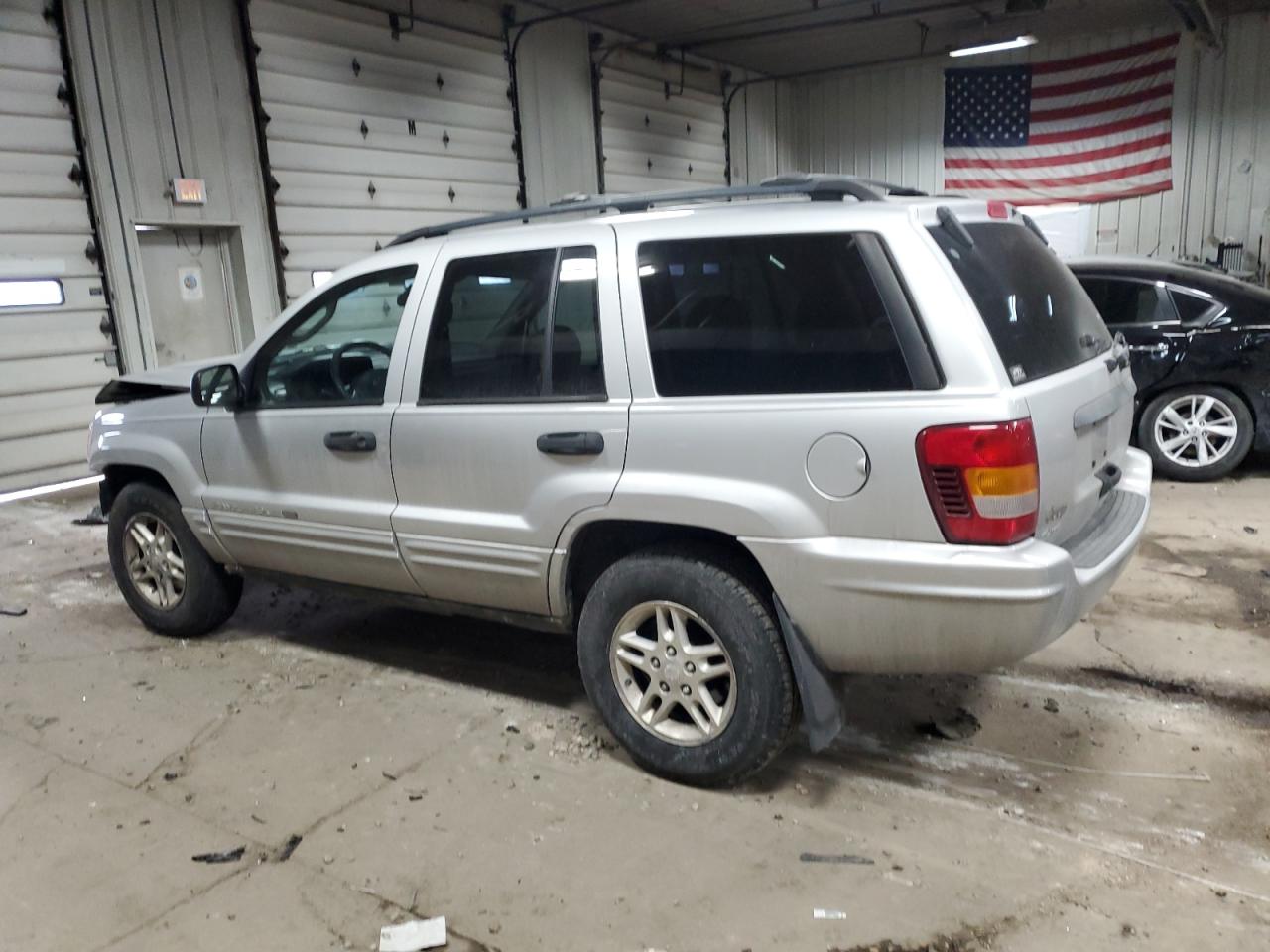 2004 Jeep Grand Cherokee - Image 2