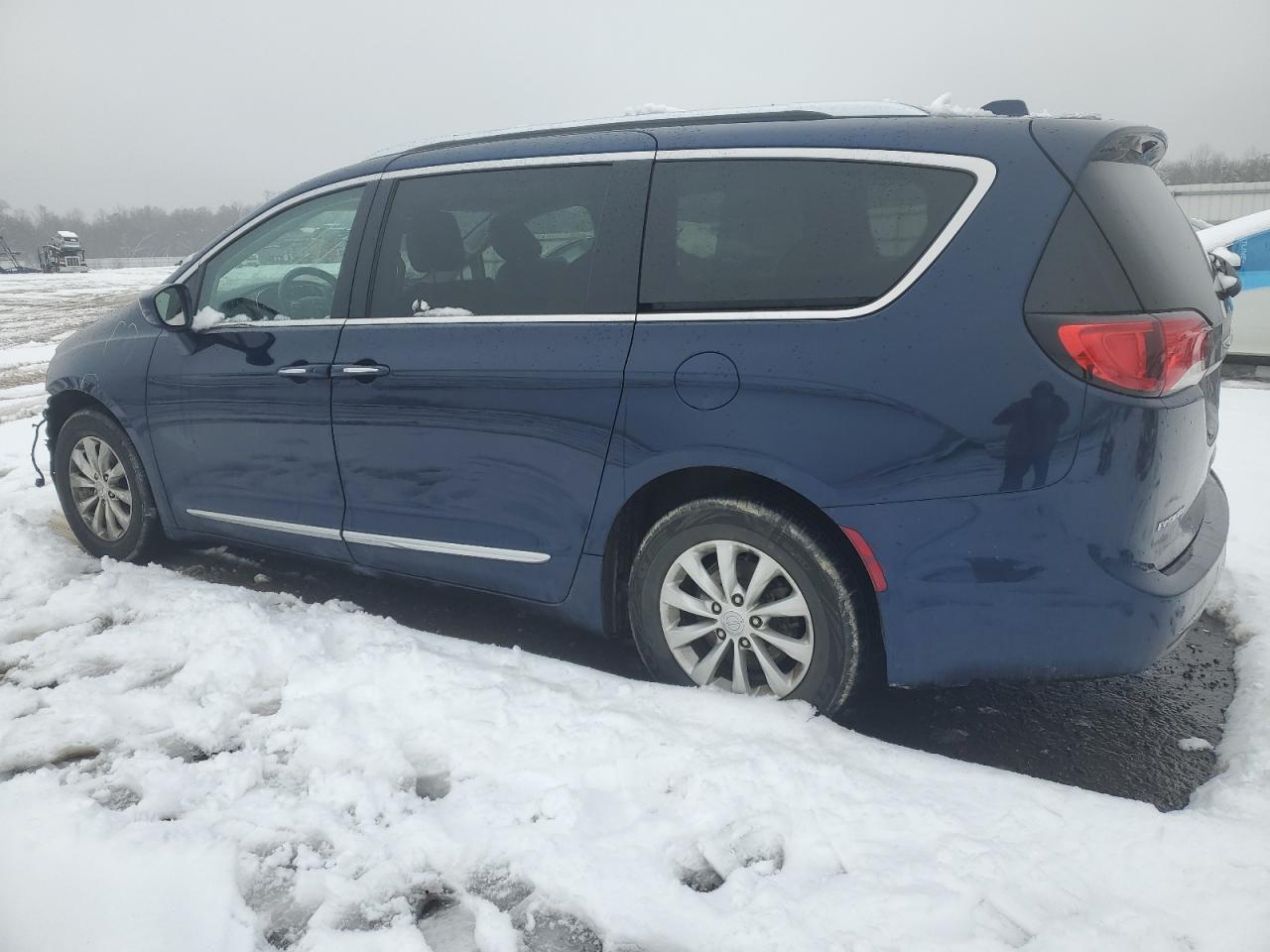 2019 Chrysler Pacifica - Image 2