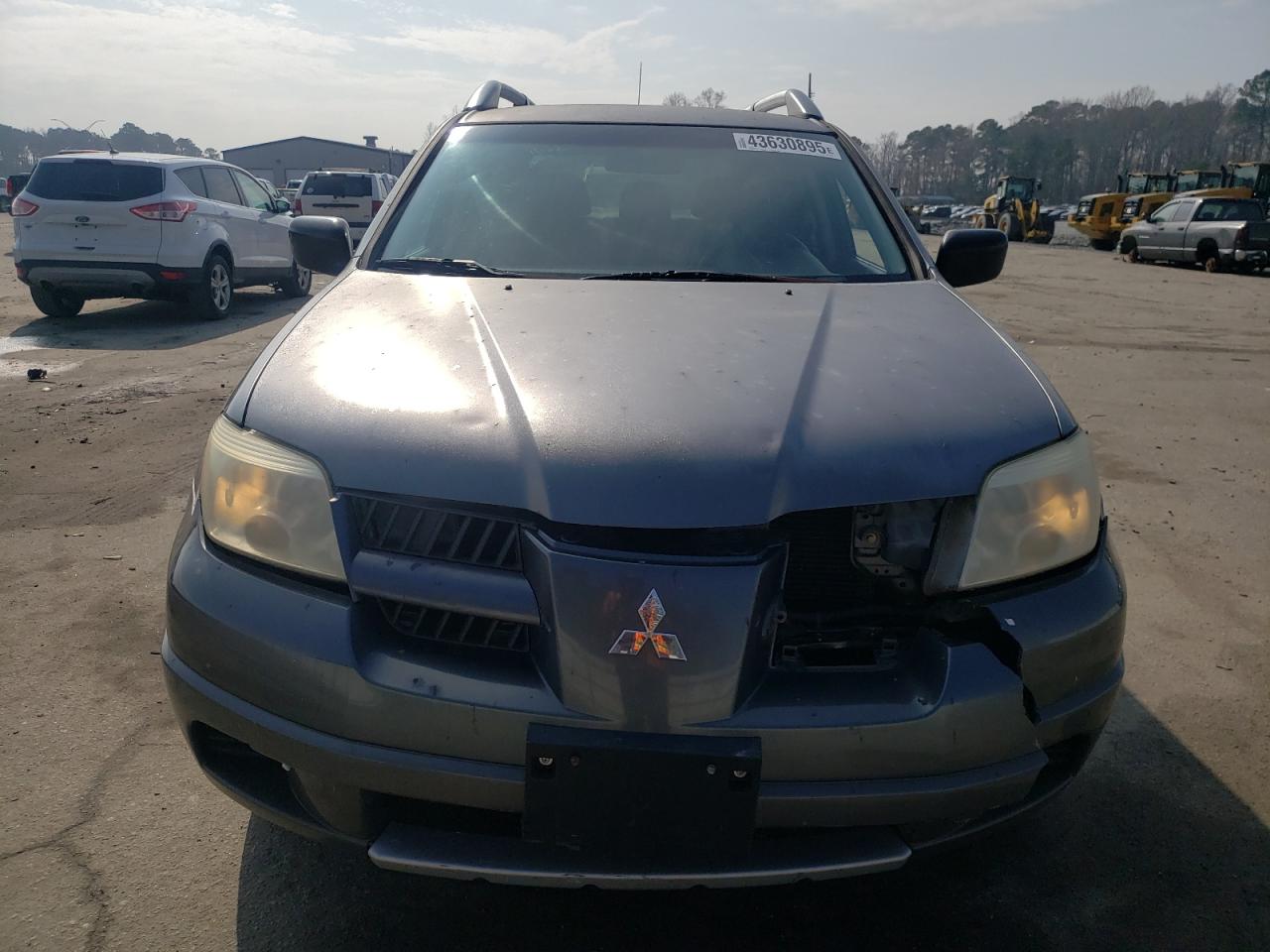 2005 Mitsubishi Outlander - Image 5