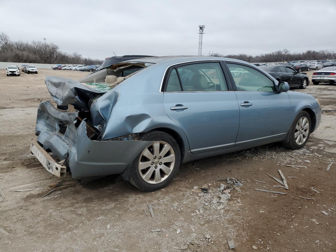2005 Toyota Avalon - Image 3