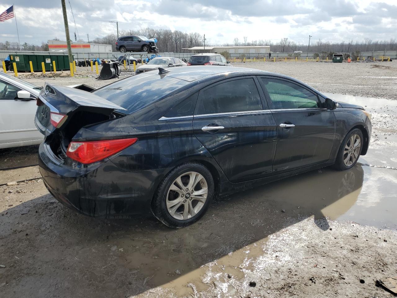 2011 Hyundai Sonata - Image 3