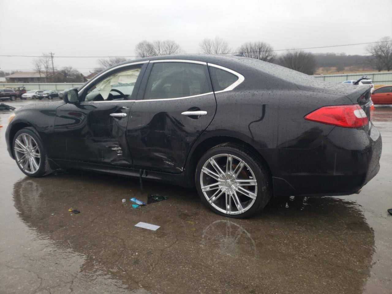 2011 Infiniti M - Image 2