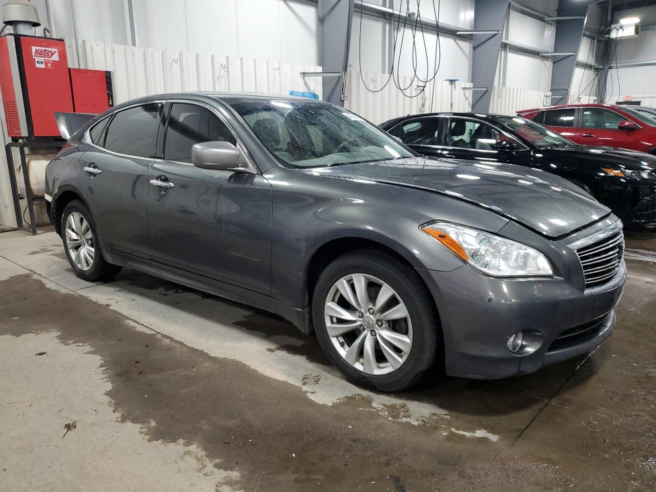 2011 Infiniti M - Image 4