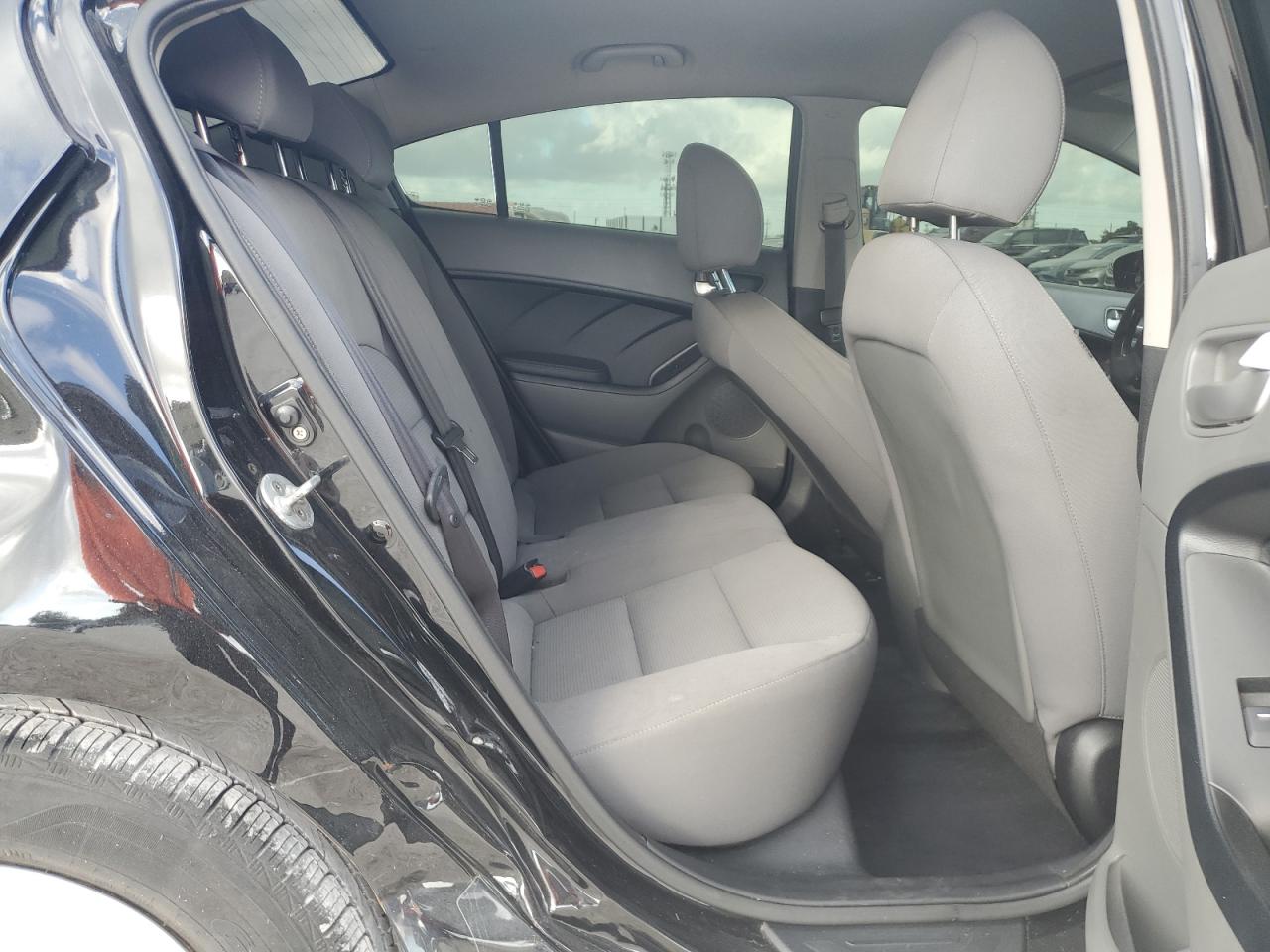 2017 Kia Forte - Image 10