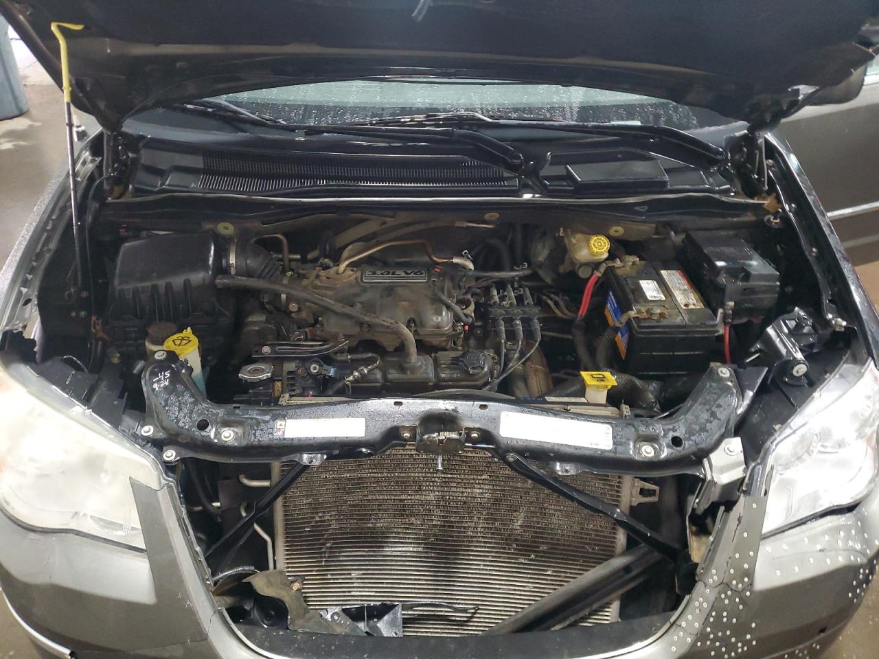 2010 Chrysler Town & Country - Image 12