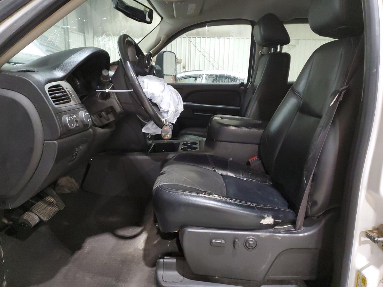 2014 Chevrolet Silverado - Image 7