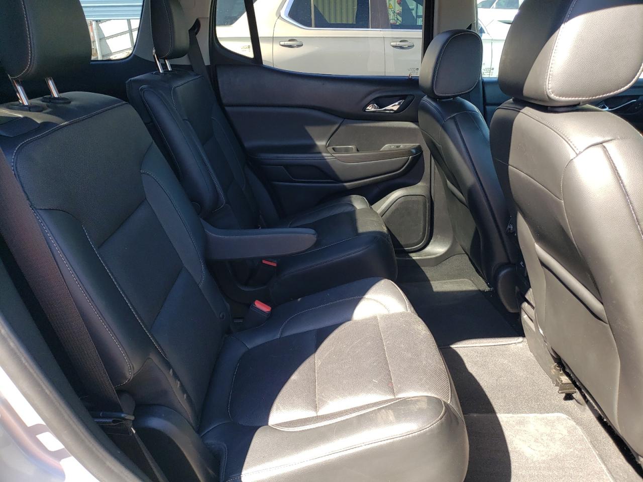 2018 GMC Acadia - Image 11