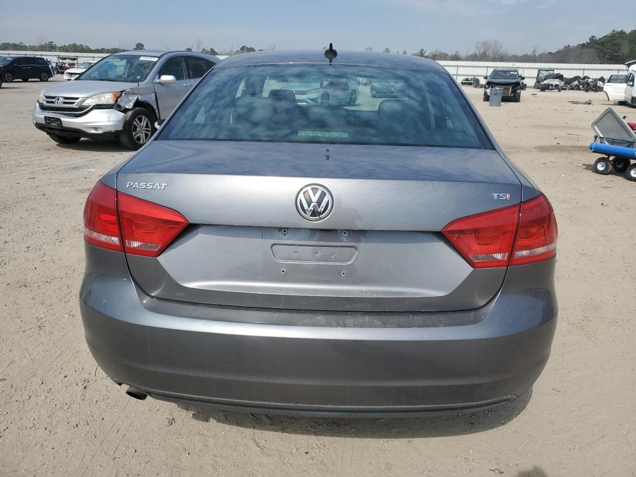 2015 Volkswagen Passat - Image 6