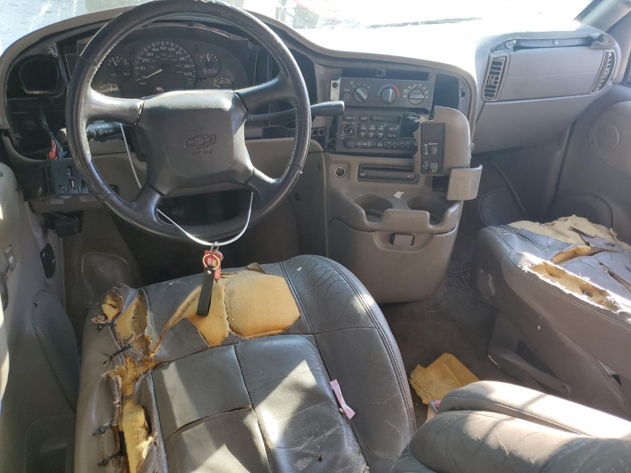 2004 Chevrolet Astro - Image 8