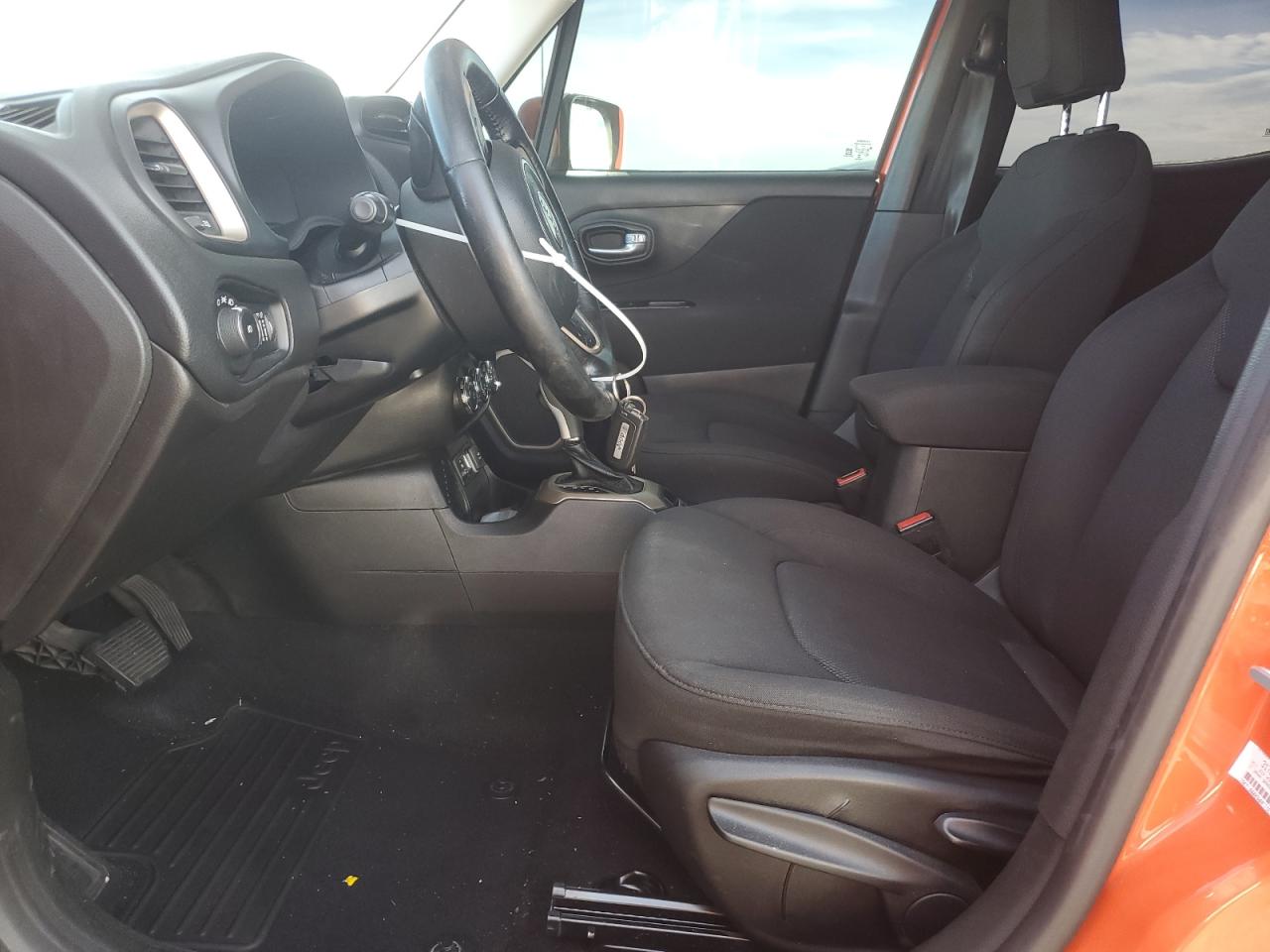 2017 Jeep Renegade - Image 7