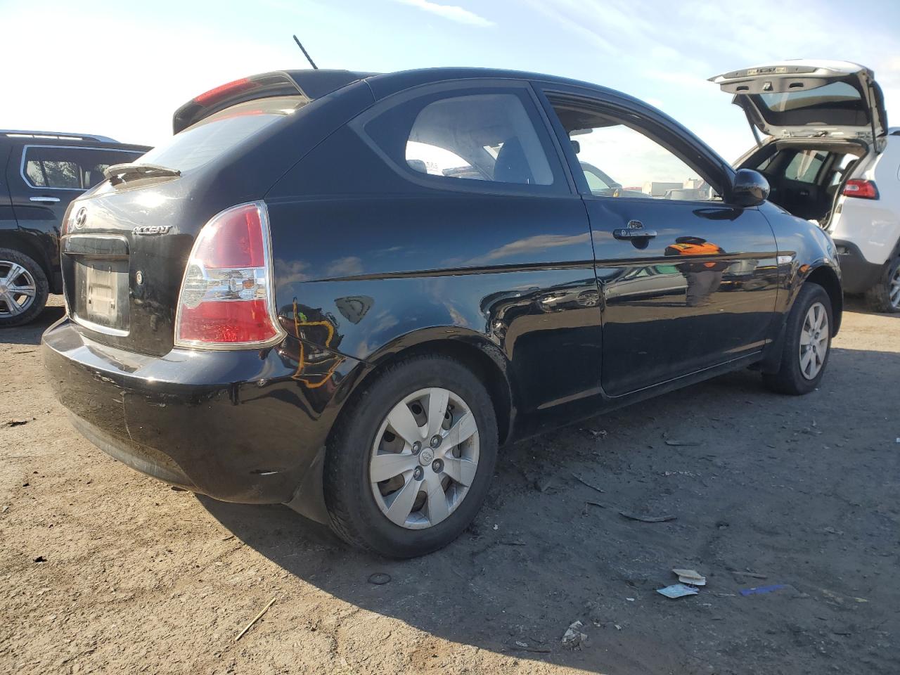 2010 Hyundai Accent - Image 3