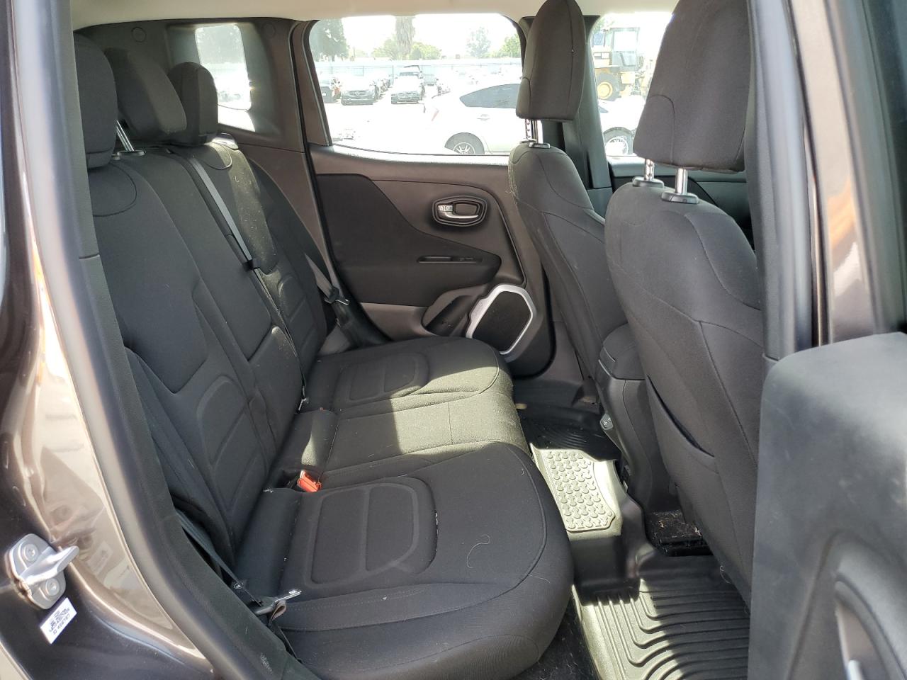 2018 Jeep Renegade - Image 11