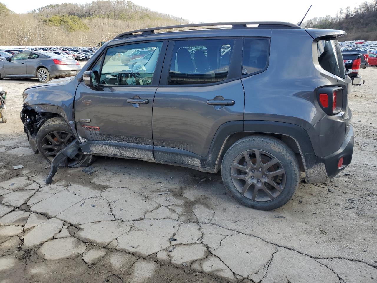 2016 Jeep Renegade - Image 2
