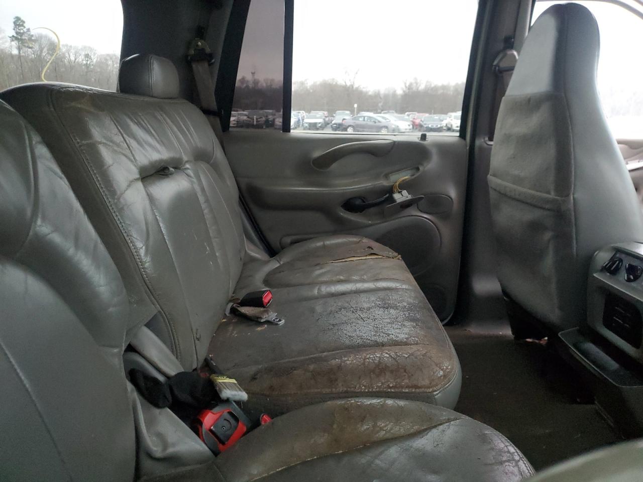 2002 Ford Expedition - Image 11
