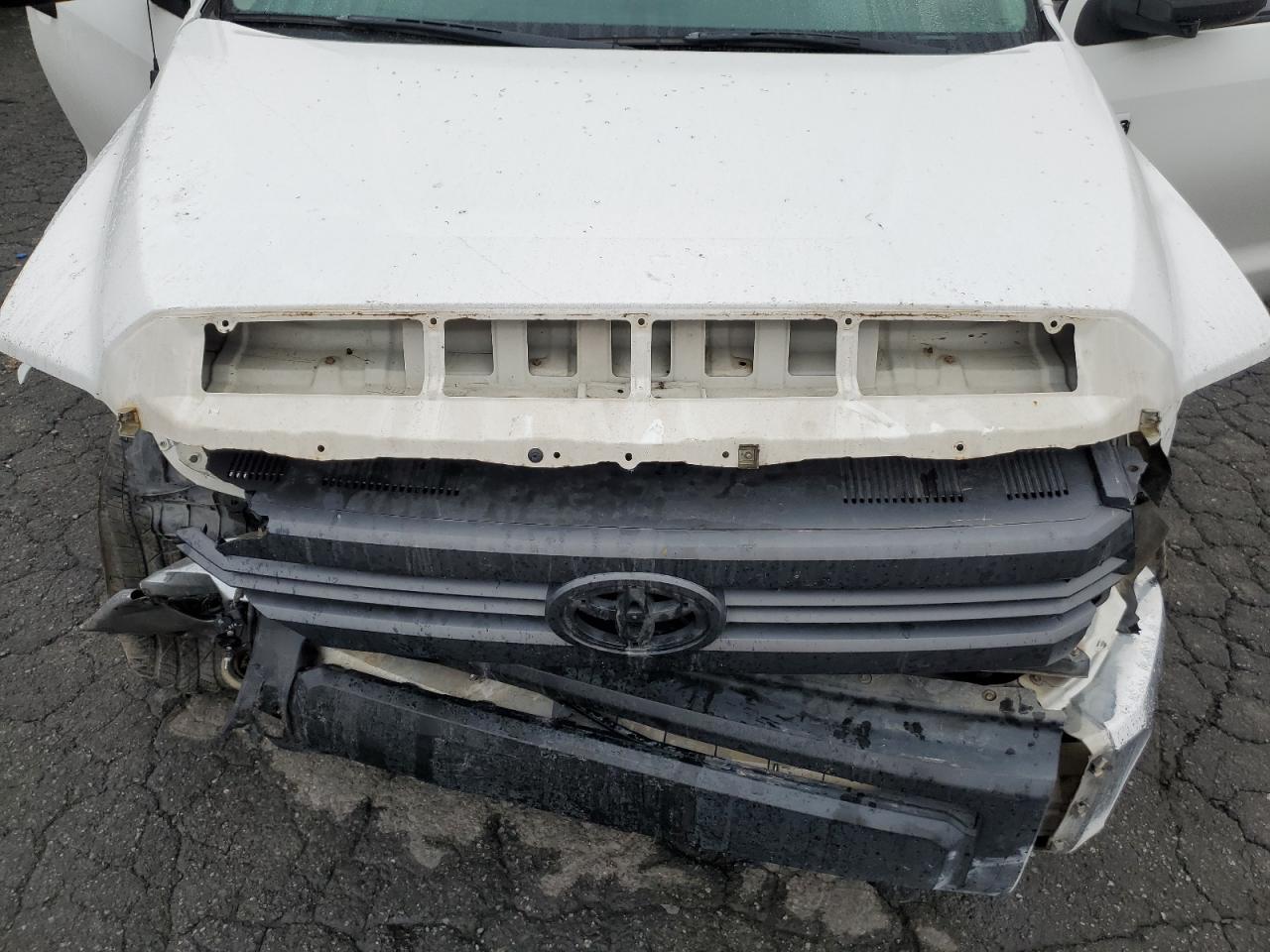 2014 Toyota Tundra - Image 12