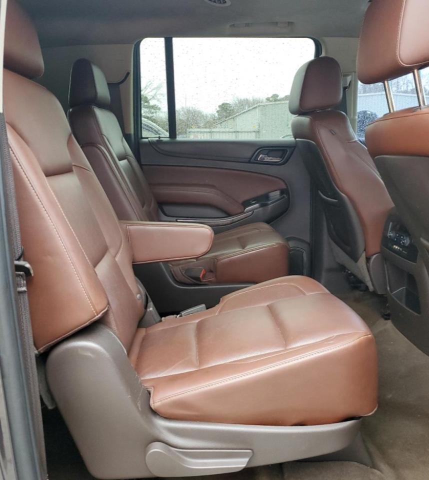 2015 Chevrolet Suburban - Image 12